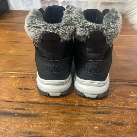 Black Winter Boots with Faux Fur Lining 6W - Picture 4 of 6